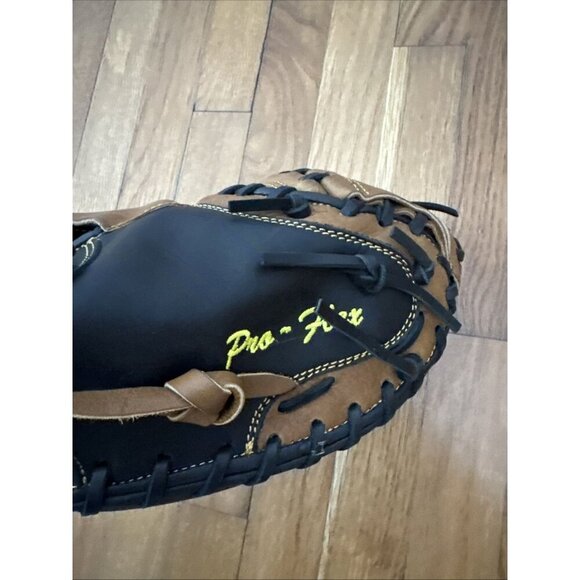 The RVL Professional Series CX3000SBT catcher's Mitt Black - Picture 3 of 11